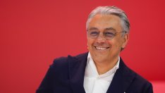 Новият ръководител на Kering Лука де Мео ще получи бонус от 20 млн. евро за добре дошъл