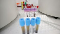 Китай се опитва да спре втората вълна на коронавируса, която се задава отвъд граница