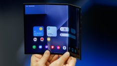 Samsung представи първия си двойно сгъваем смартфон