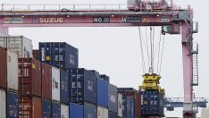 Износът на Япония се е свил за първи път от осем месеца