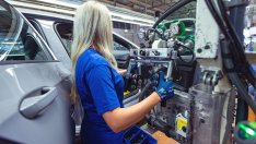 Растежът в еврозоната надмина прогнозите въпреки изненадващия спад в Германия