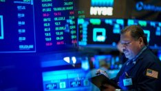Успокоението в Хонконг прибави нови 200 пункта към представянето на Dow