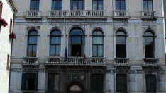 Замъци на разпродажба