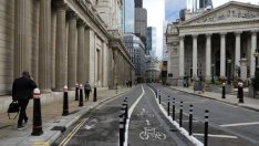 АЦБ запази лихвата и увеличи програмата си за изкупуване на облигации