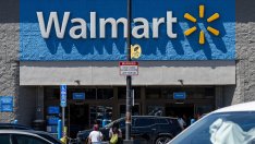 Walmart повиши прогнозата за печалбата си, но разходите за мита се увеличават
