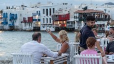 Инфлацията в Гърция се забави, но все още е близо до 30-годишния си връх