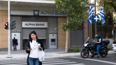 UniCredit удвои дела си в гръцката Alpha Bank до почти 20%