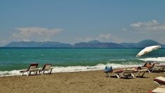 Ръст на туристите за "крилата" на летния сезон очаква Ангелкова