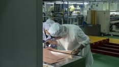 Фабричната активност в Китай се свива за трети пореден месец