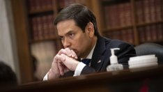 Китай налага контрасанкции на американски политици в спора за Хонконг