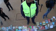 Ден 33-и от протестите у нас: граждани оставят книги пред Министерски съвет