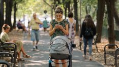 Социалният министър иска обезщетението за втората година майчинство да достигне 1200 лв.