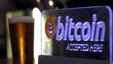 Биткойнът се срина с над 20% след бурен растеж 