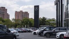 Продажбите на Mercedes в Китай се сринаха с 27%, задълбочавайки кризата при търсенето