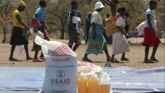 Жителите на Зимбабве оцеляват благодарение на сивата икономика