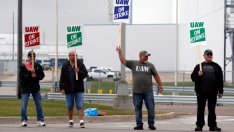 Стачка заплашва печалбата на General Motors