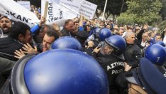 Протестите срещу приватизацията в Кипър прераснаха в сблъсъци