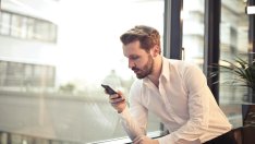 Дори рекламодателите ни казват да вдигнем очи от смартфоните 