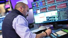 Инвеститорите се мобилизират за седмици на пазарни сътресения заради непредвидими събития