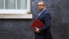 Джеймс Клевърли: Лондон все още иска Украйна да получи германските танкове