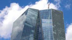 ЕЦБ отчита слабо подобрение на банковото кредитиране в еврозоната през май