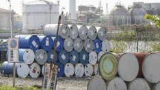 Петролът поевтинява със спадането на напрежението между Иран и Израел*