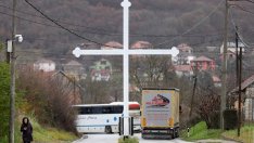 Напрежението в Северно Косово расте, сърбите издигнаха нови пътни барикади