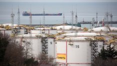 САЩ отново удължават изключението за търговия с руски петрол