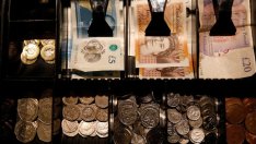 Трусовете около Brexit потопиха паунда