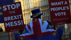 Бизнесът: Оставките в британското правителство застрашават сделката за Brexit