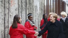 Меркел: Падането на Берлинската стена е послание за надежда