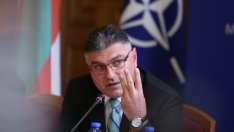 МО: Инфраструктурата за F-16 е дадена на фирми без опит, без критерии и търг