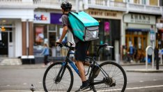 Deliveroo повиши прогнозата си заради силните поръчки