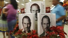 Биографията на Джобс е най-продаваната книга в Amazon за 2011 г.
