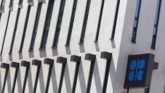 ОПЕК намали прогнозата си за търсенето на неин петрол през 2016 г.