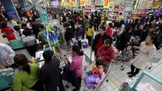 Alibaba и Tencent водят агресивна битка за съюзници в търговията на дребно