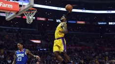 Шакил О’Нийл удря рамо на Дарил Морей в скандала между Китай и НБА