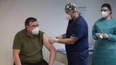 Министърът на здравеопазването е първият българин, ваксиниран срещу коронавирус