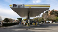 Италия обмисля продажбата на дял в Eni за 2 млрд. евро в опит да намали огромния си дълг