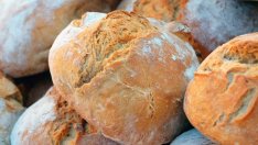 Агроминистърът уговаря търговските вериги да свалят цената на хляба