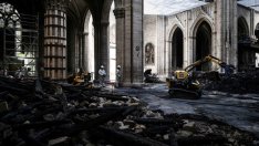 Кой подпали Нотр дам?