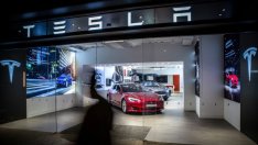 Tesla порази Wall Street с първия си резултат като син чип