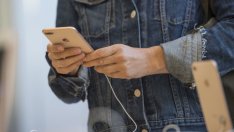 Новият по-евтин iPhone влиза в производство през февруари