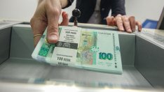 2300 лева е средната заплата в България към март