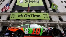 GoDaddy ще търси 460 млн. долара от Wall Street