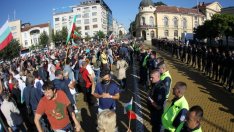 Депутатите обсъждат петия вот на недоверие срещу правителството
