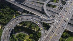 Китай иска до 2035 г. да спре продажбата на нови конвенционални автомобили