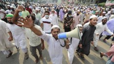 Рискованият поход на Макрон срещу исляма