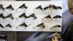 Защо американците се втурнаха да купуват оръжия?