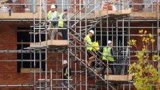 Омикрон забави ръста на строителството във Великобритания